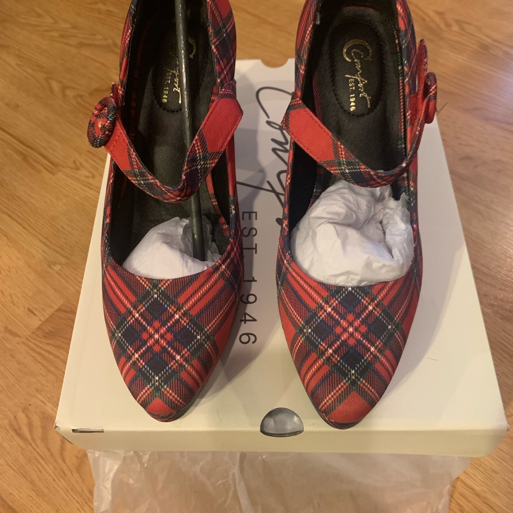 Red Plaid Platform Mary Jane Heels - Picture 10 of 12